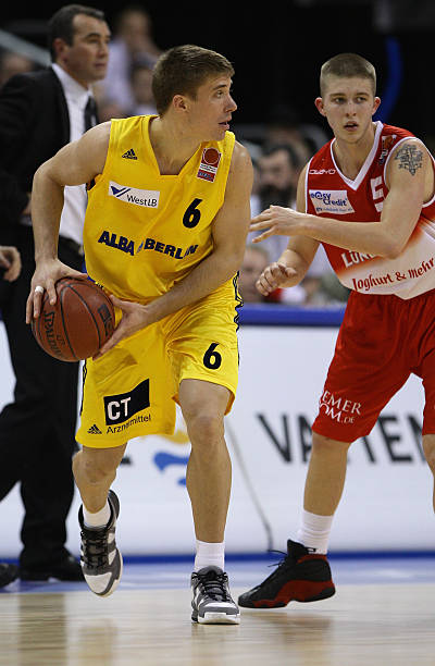 赛事中频频 赛事中频频