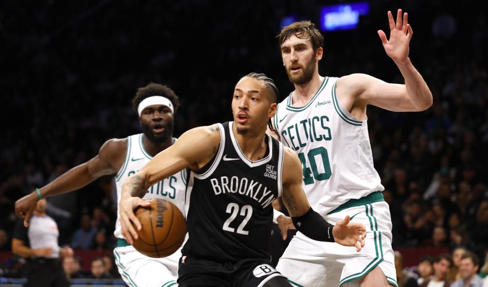 符合现代足 符合现代足